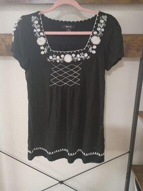 Style & Co. Black Short-Sleeve Tunic with White Floral Embroidery